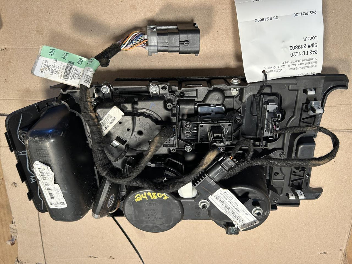 Gear Shifter from a 2020 Ford Fusion, photo 2
