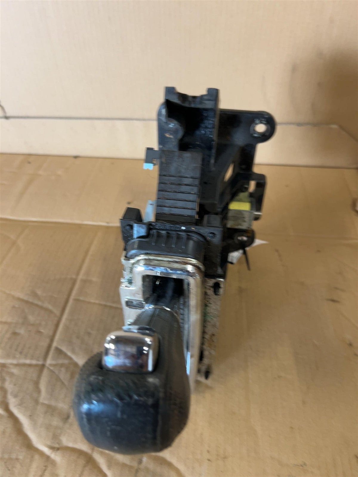 Gear Shifter from a 2008 GMC Acadia, photo 3