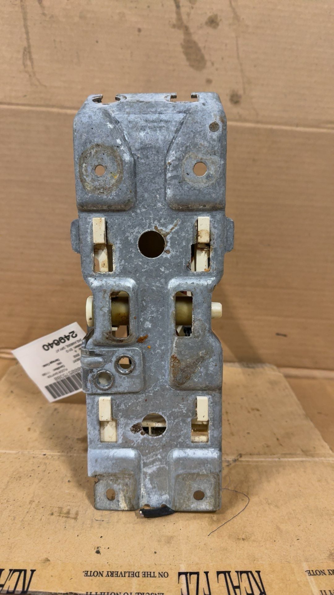 Gear Shifter from a 2002 Jeep Liberty, photo 5