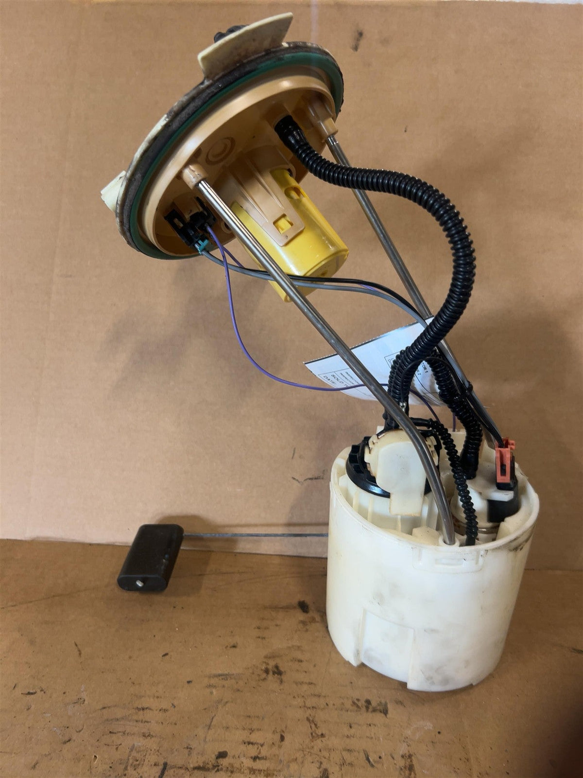 Fuel Pump from a 2011 Ford F-250 Super Duty, photo 2