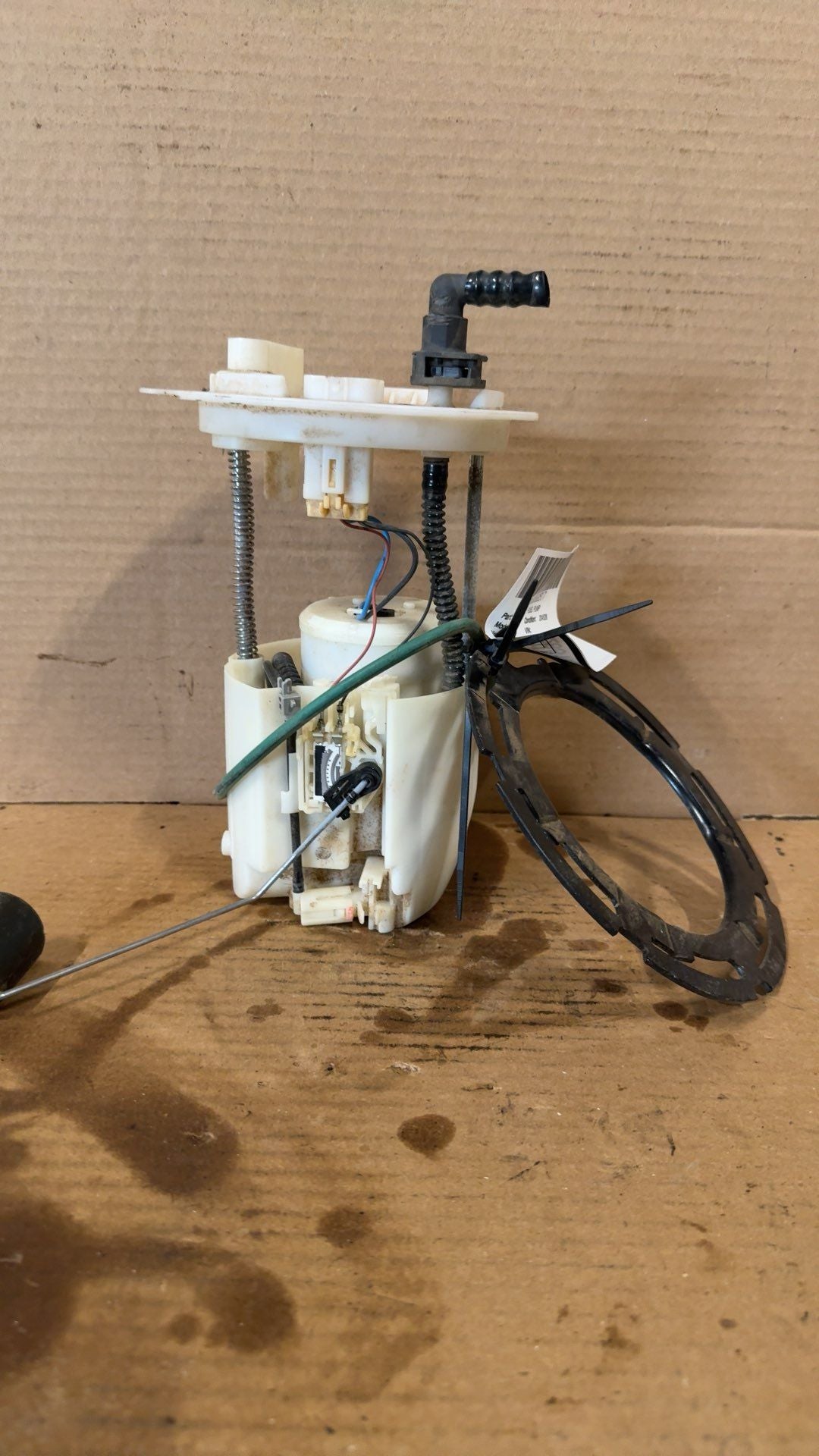 Fuel Pump from a 2010 Ford Taurus, photo 1
