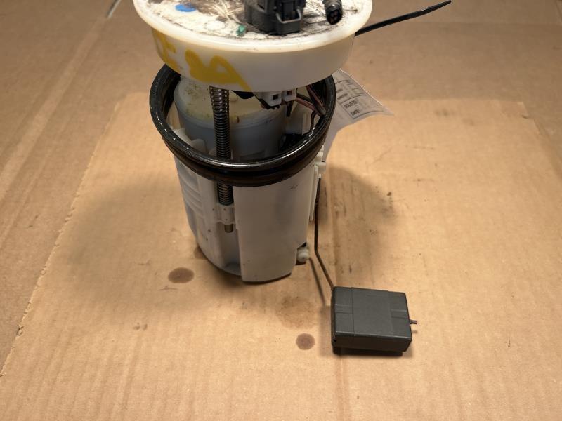 Fuel Pump from a 2011 Honda Odyssey, photo 2