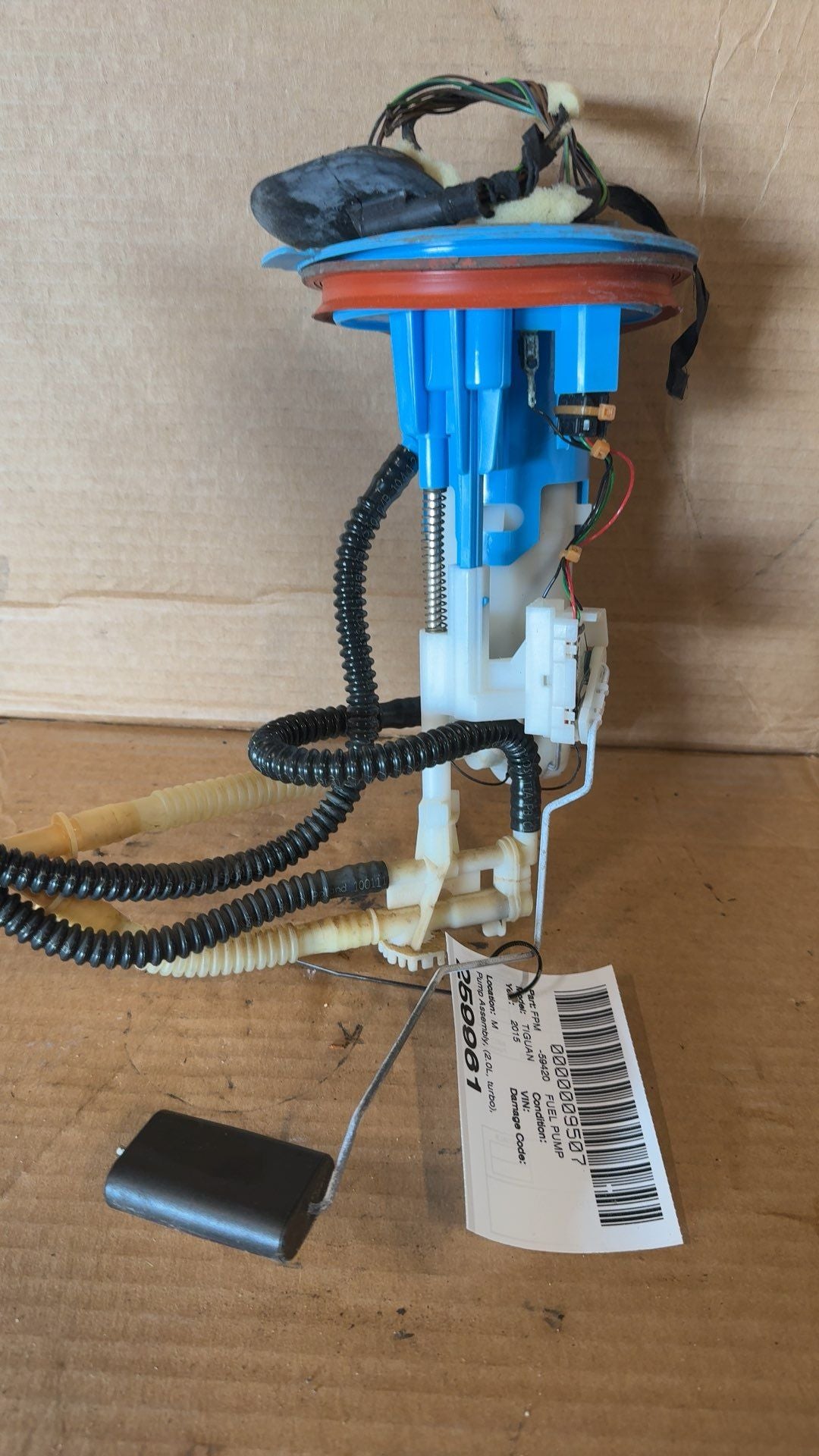 Fuel Pump from a 2015 Volkswagen Tiguan, photo 1