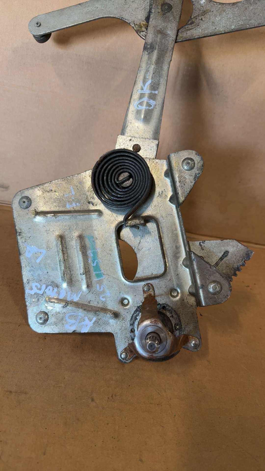 Window Regulator from a 1999 GMC Sonoma, front, left side, photo 2