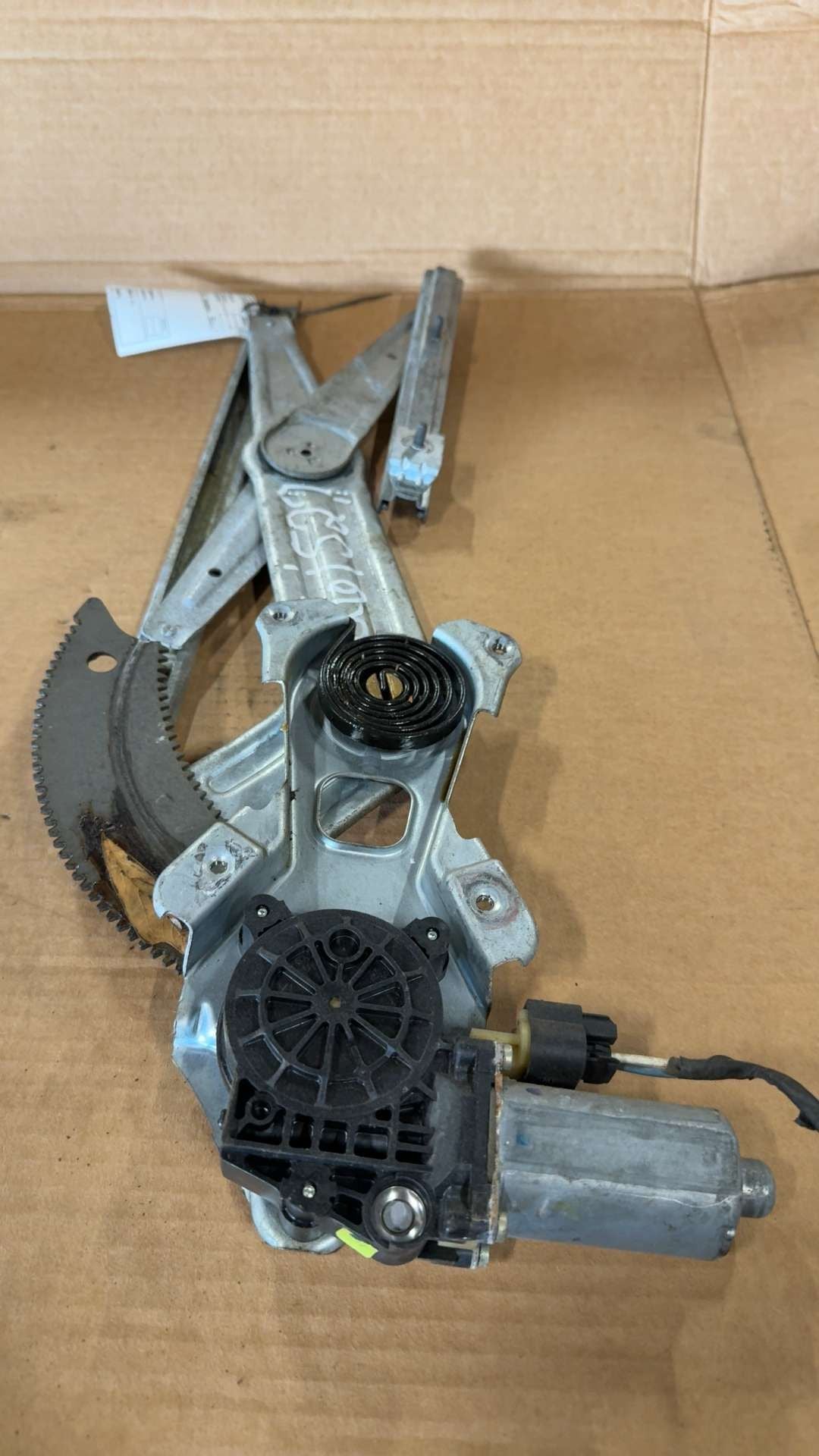 Window Regulator from a 2002 Dodge Ram 1500, front, left side, photo 1