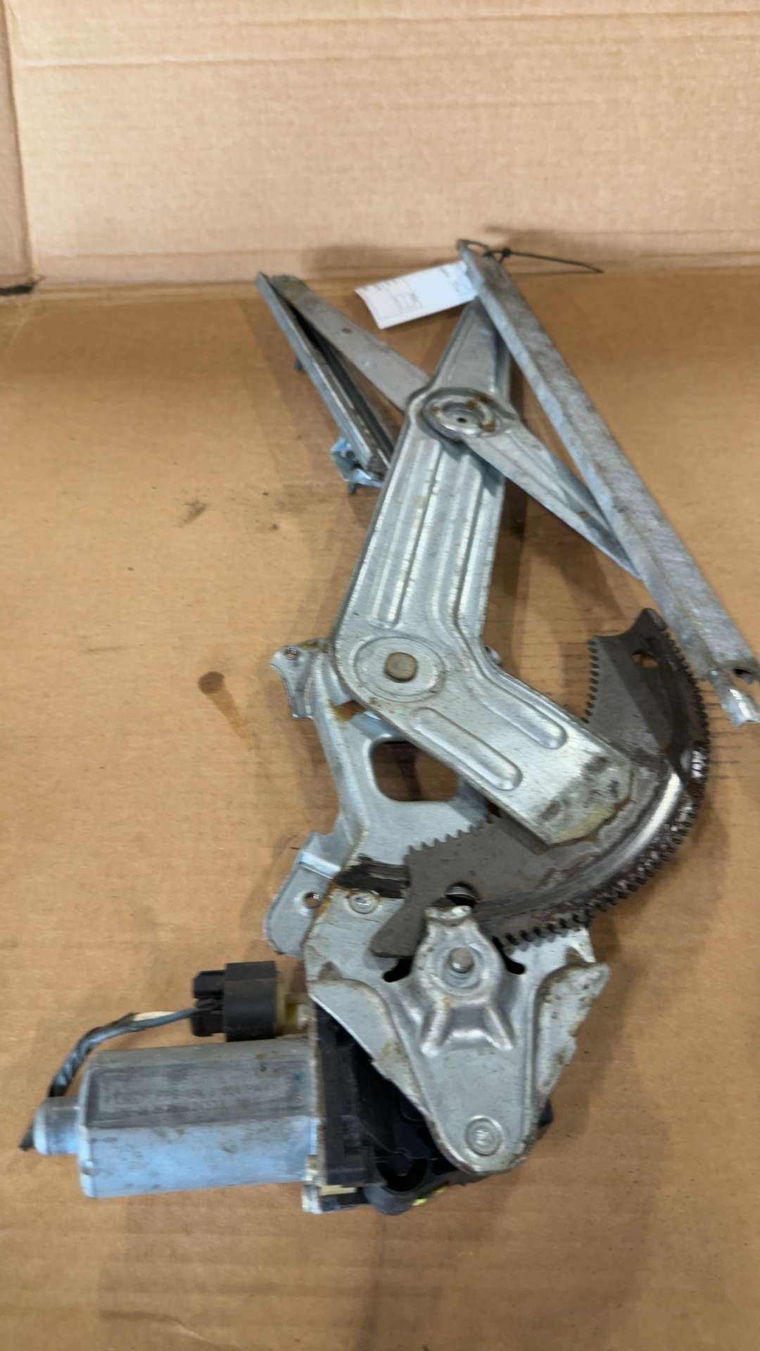 Window Regulator from a 2002 Dodge Ram 1500, front, left side, photo 3