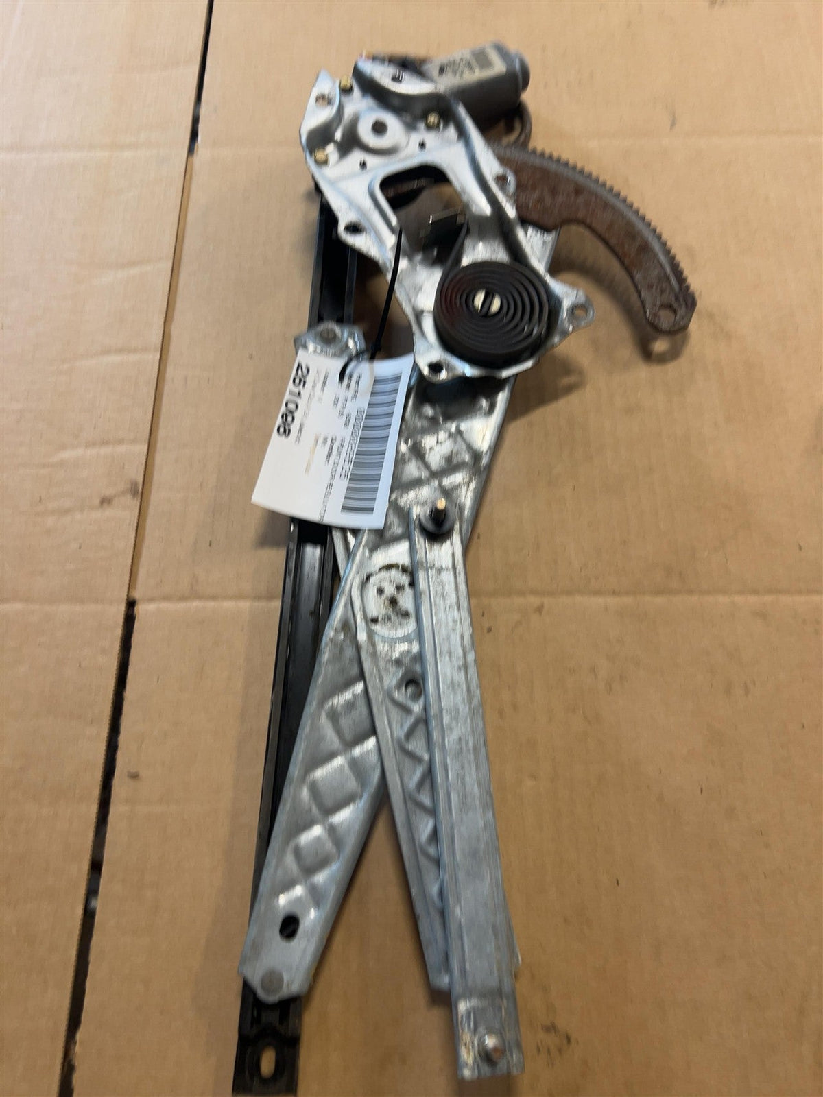 Window Regulator from a 2001 Ford F-150, front, left side, photo 1