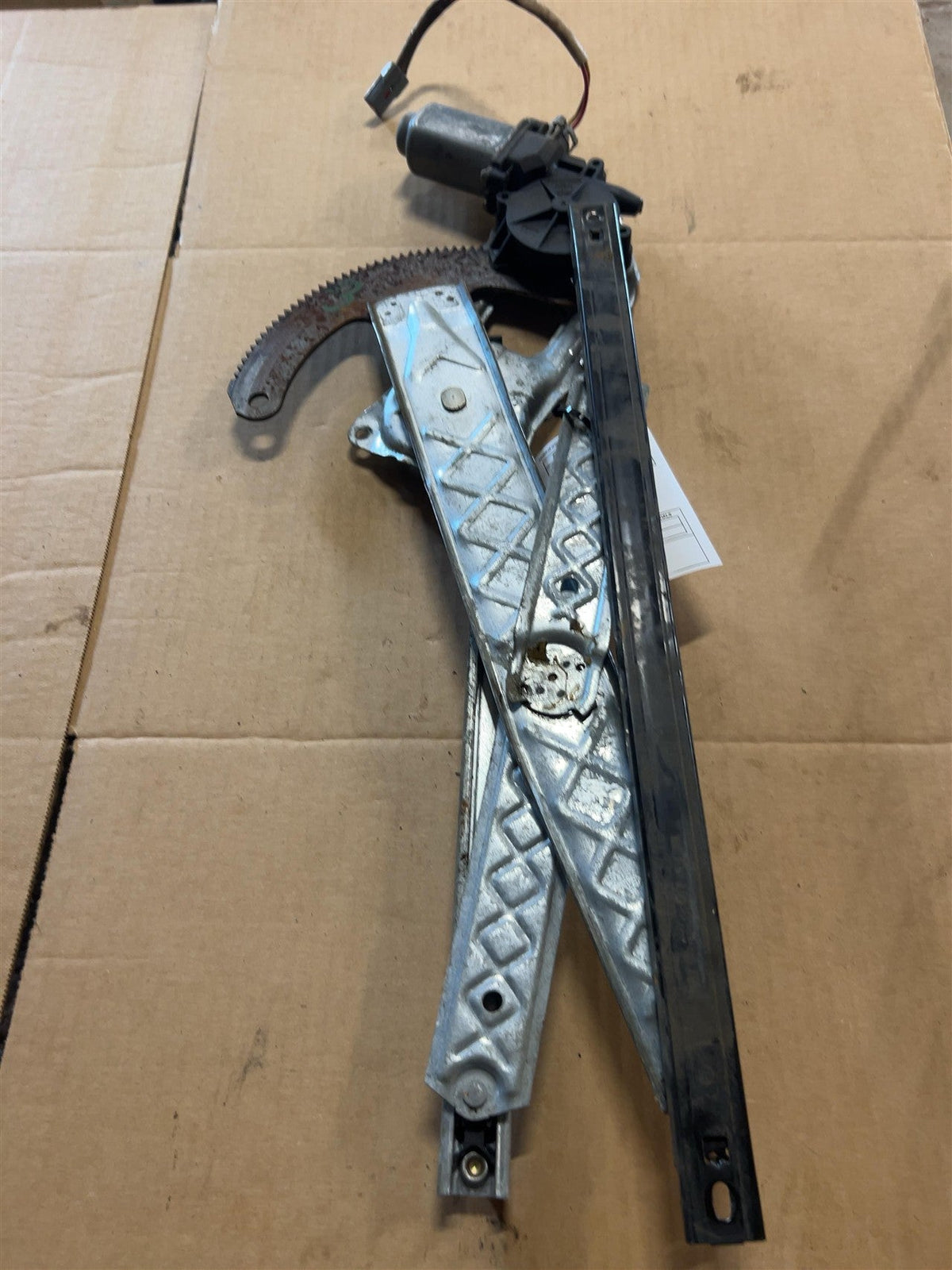 Window Regulator from a 2001 Ford F-150, front, left side, photo 2