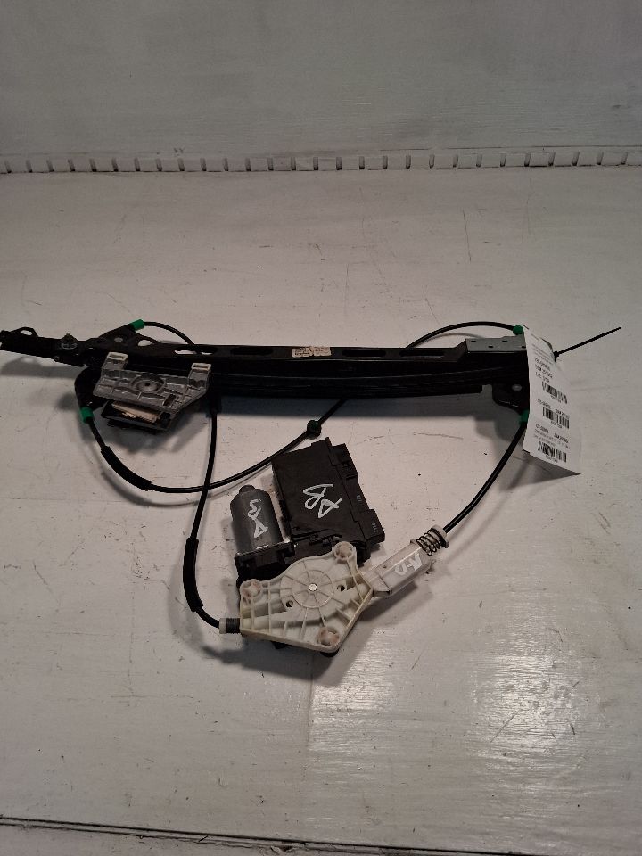 Window Regulator from a 2009 Audi A4, front, left side, photo 1
