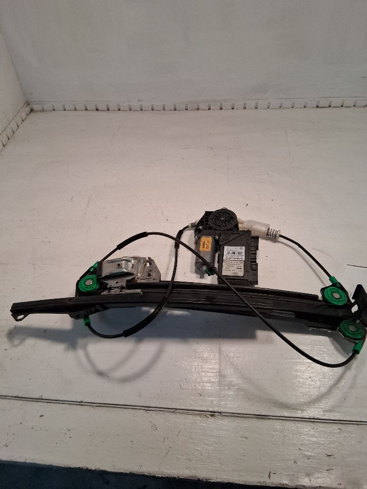 Window Regulator from a 2009 Audi A4, front, left side, photo 2