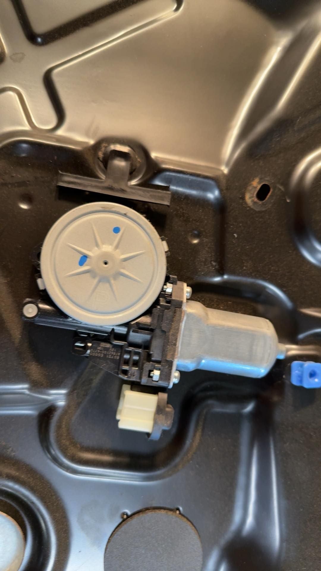 Window Regulator from a 2011 Nissan Altima, front, right side, photo 2