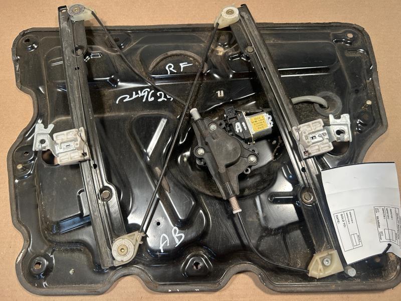 Window Regulator from a 2004 Nissan Maxima, front, right side, photo 1