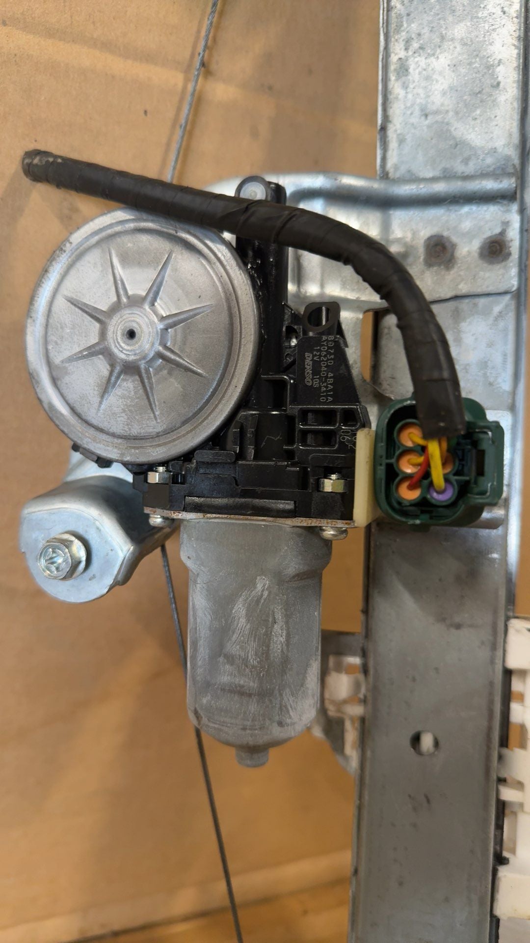 Window Regulator from a 2015 Nissan Murano, front, left side, photo 3