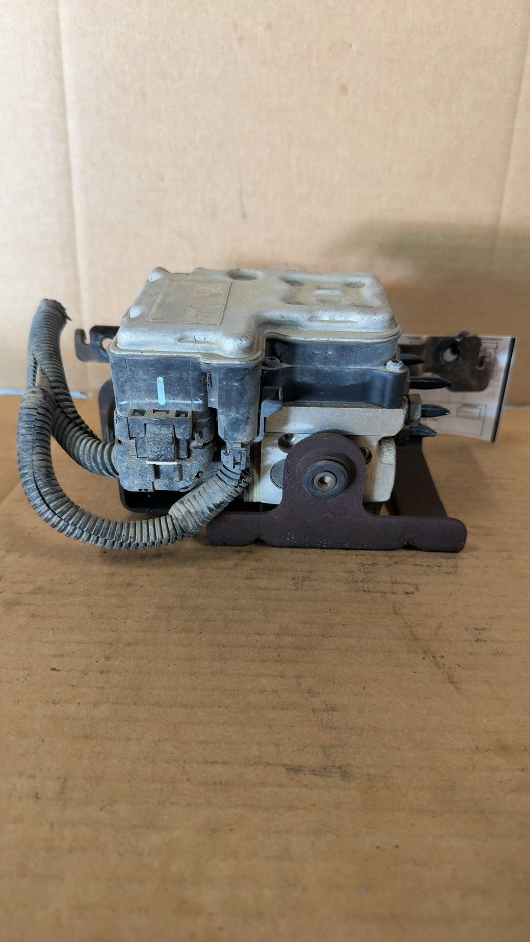 ABS Pump Module from a 2003 GMC Envoy, photo 1
