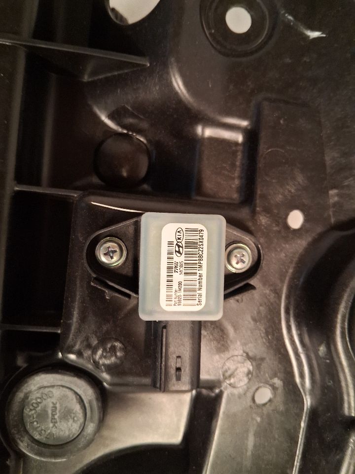 Window Regulator from a 2015 Kia Optima, front, right side, photo 5