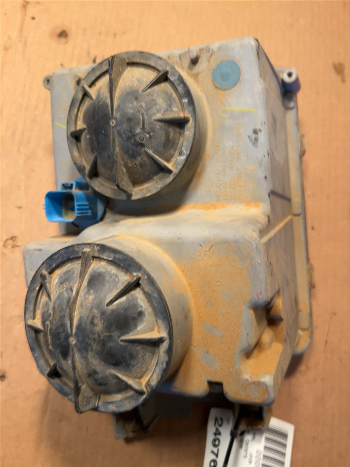 Side Marker Light from a 2008 Cadillac STS, left side, photo 3