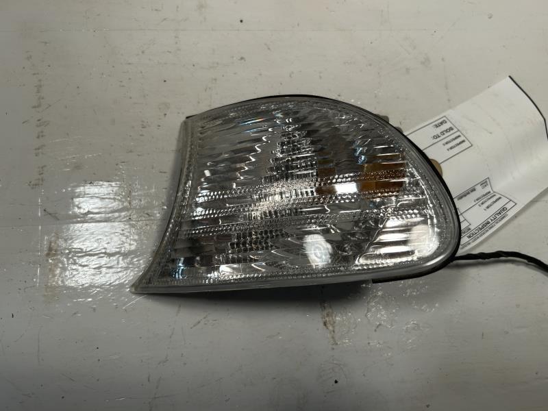 Side Marker Light from a 2003 BMW 325i, left side, photo 1