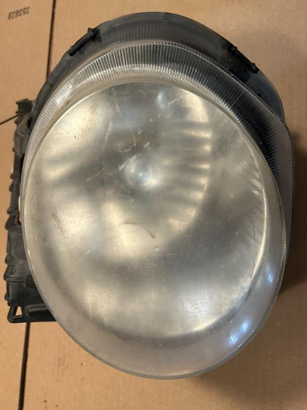 Turn Signal Light from a 2012 Nissan Juke, left side, photo 1