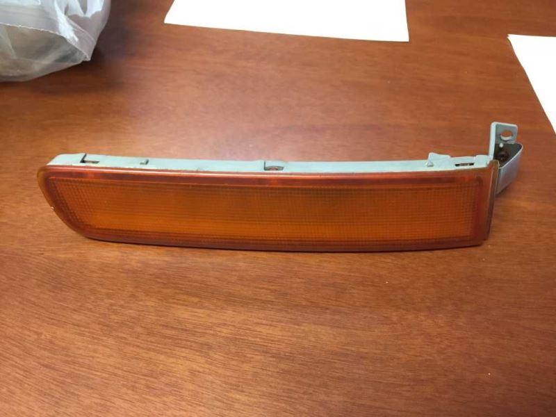 Turn Signal Light from a 2000 Mazda Millenia, right side, photo 1
