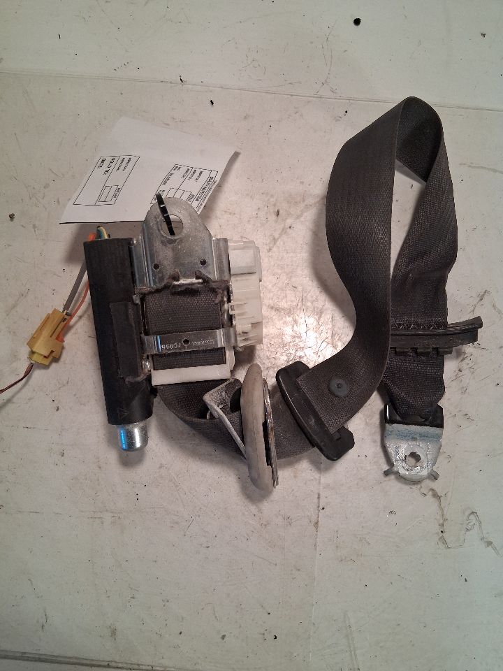Seat Belt from a 2010 Chevrolet Avalanche 1500, front, photo 1