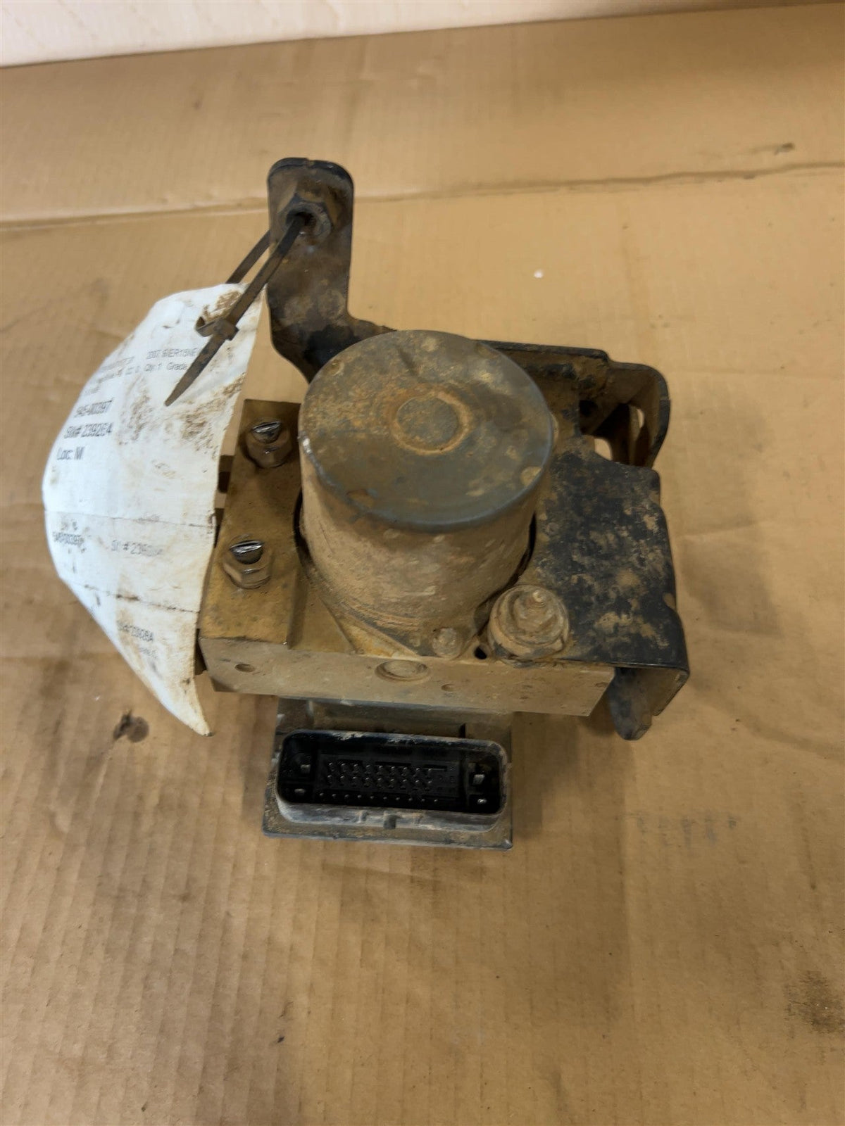 ABS Pump Module from a 2007 GMC Sierra 1500, photo 1