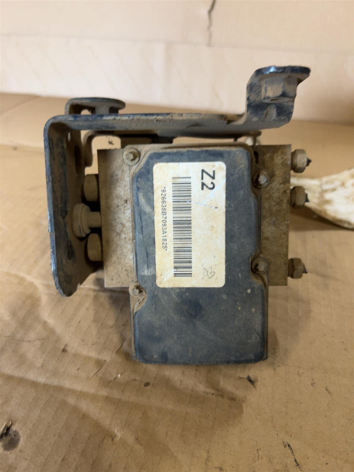 ABS Pump Module from a 2007 GMC Sierra 1500, photo 3