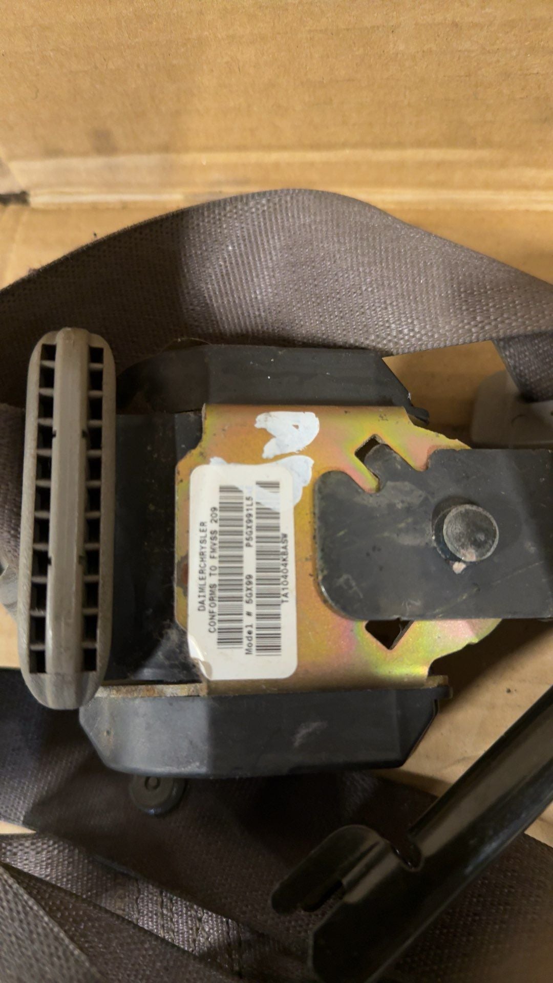 Seat Belt from a 2004 Jeep Grand Cherokee, front, photo 2