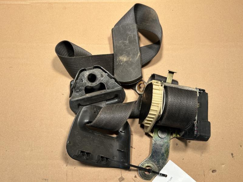Seat Belt from a 2002 Chevrolet Monte Carlo, front, photo 1