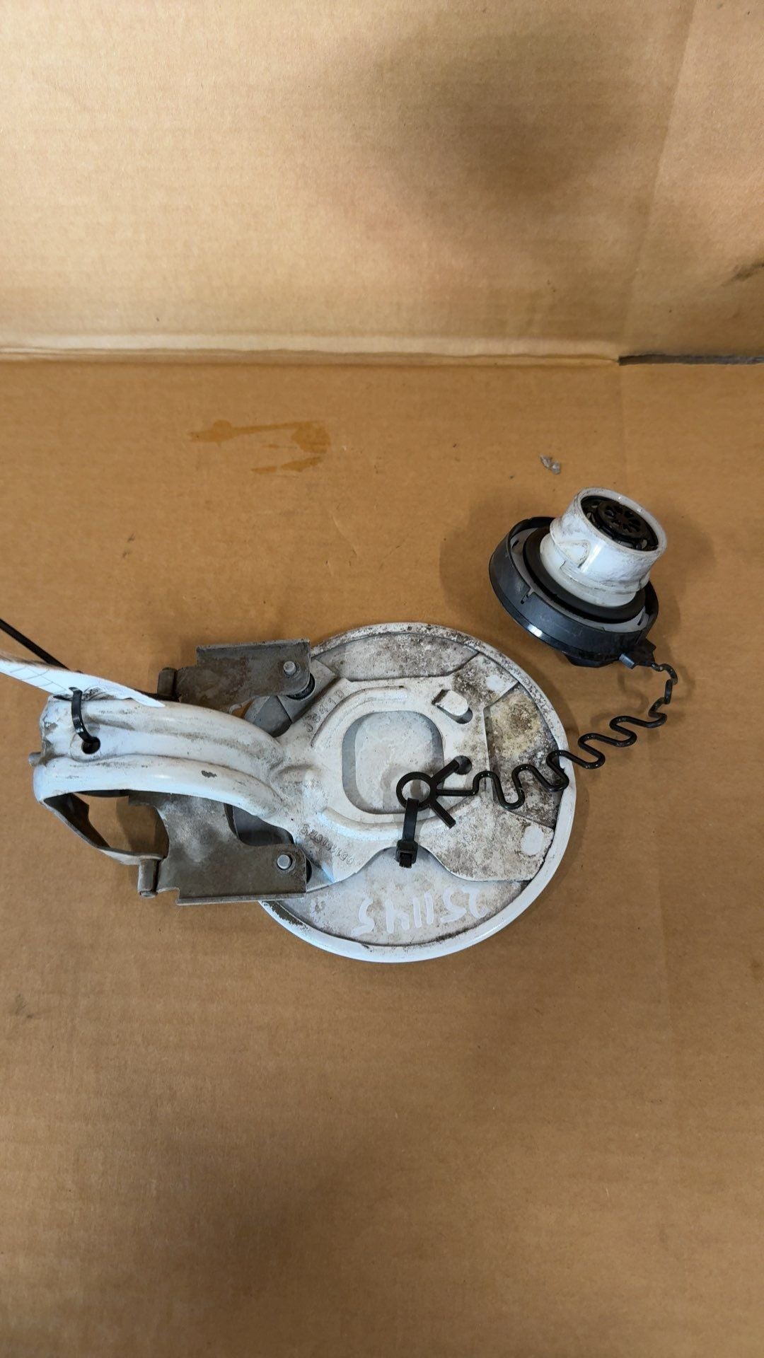 Fuel Door from a 2013 Dodge Avenger, photo 2