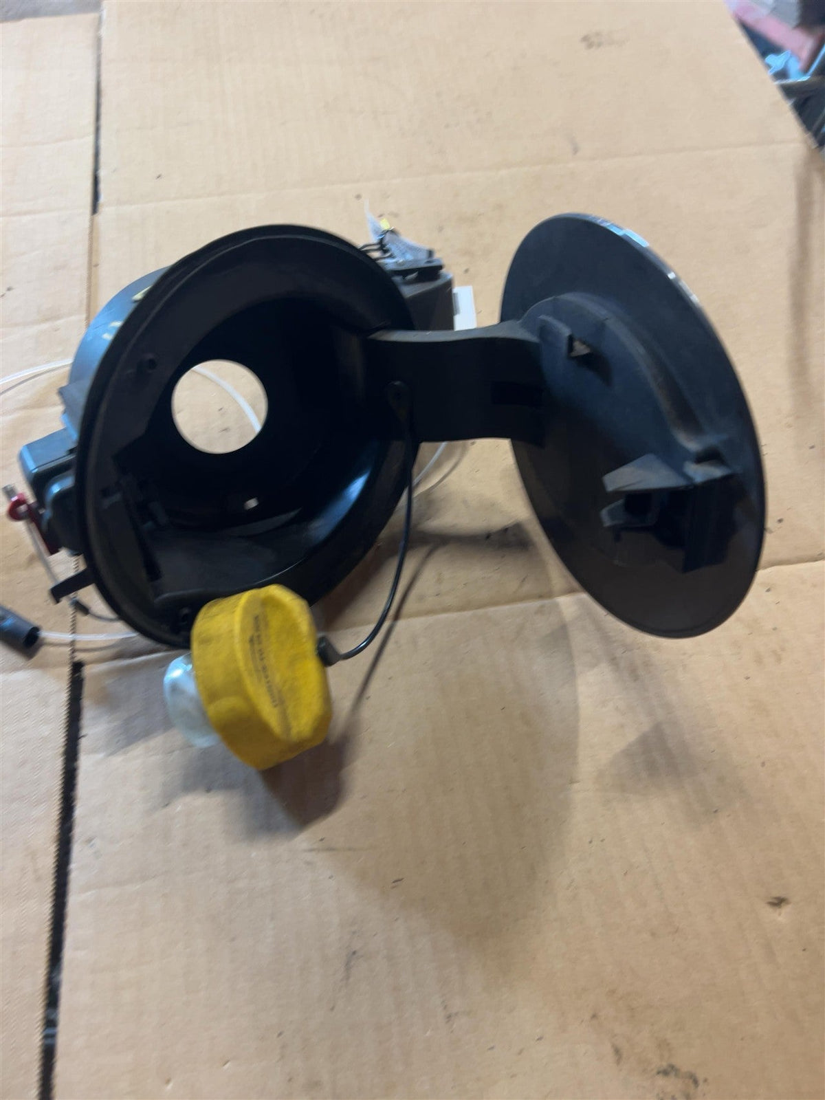 Fuel Door from a 2018 Jeep Cherokee, photo 3