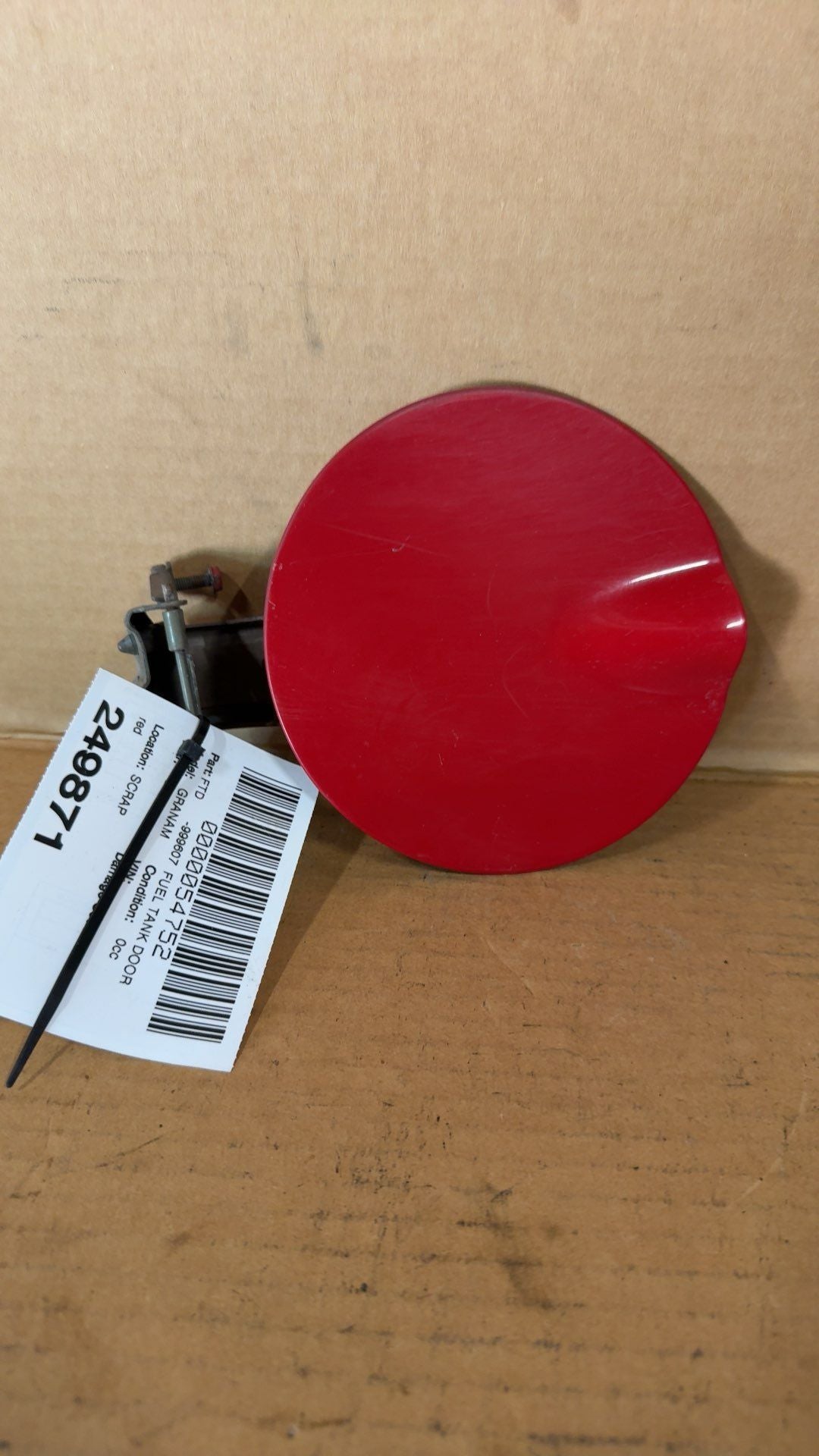 Fuel Door from a 2004 Pontiac Grand Am, photo 1