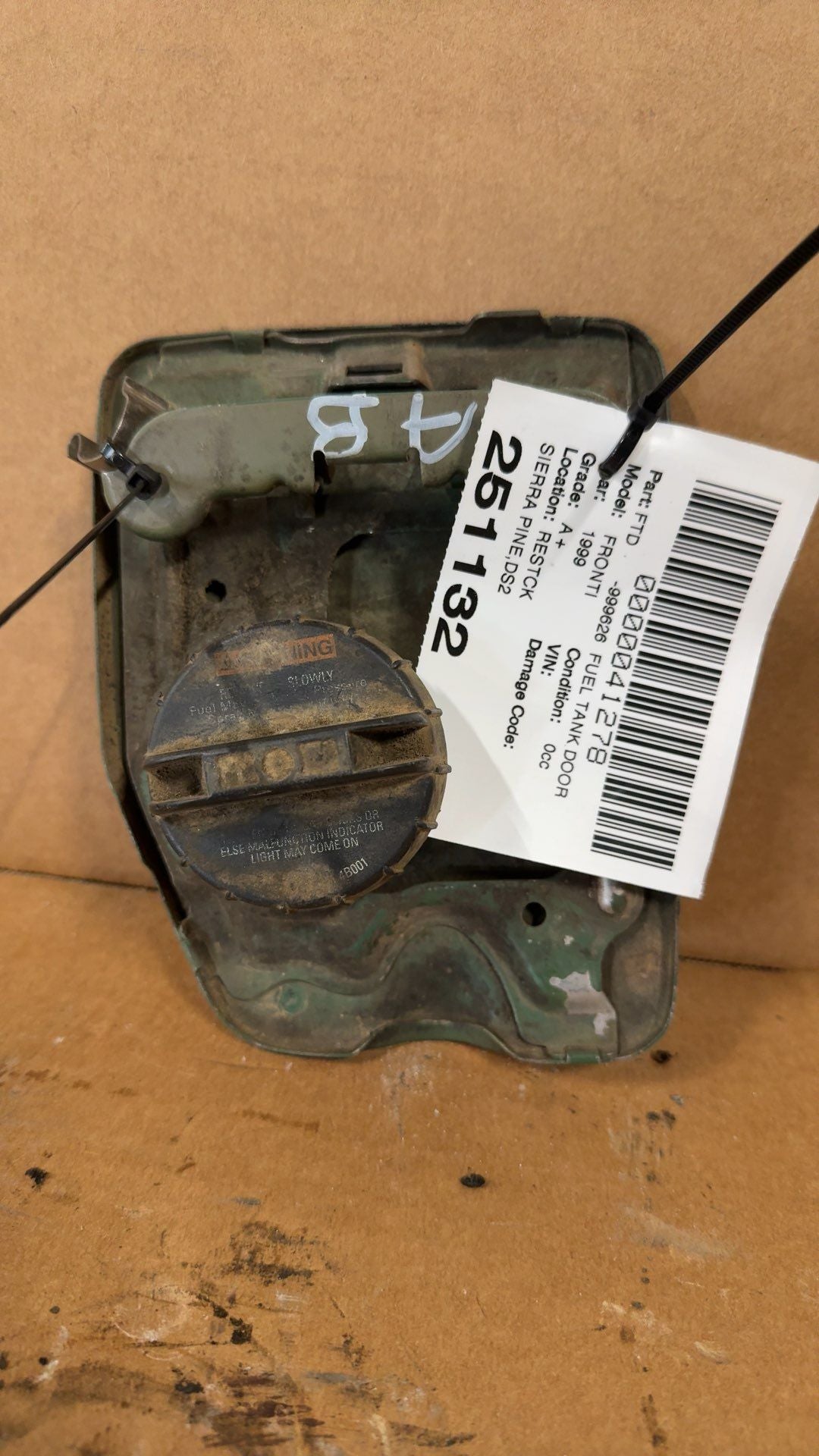 Fuel Door from a 1999 Nissan Frontier, photo 2