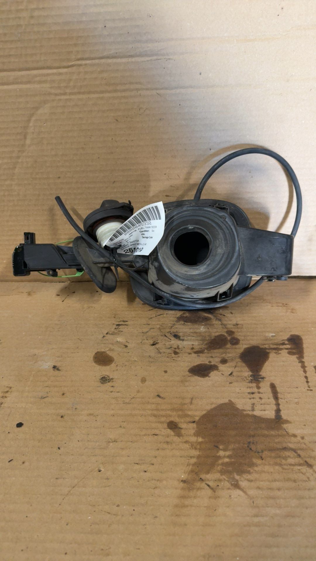 Fuel Door from a 2014 Volvo S60, photo 3