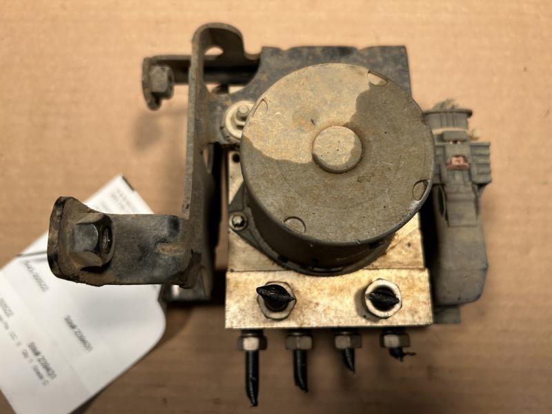 ABS Pump Module from a 2009 GMC Yukon, photo 1