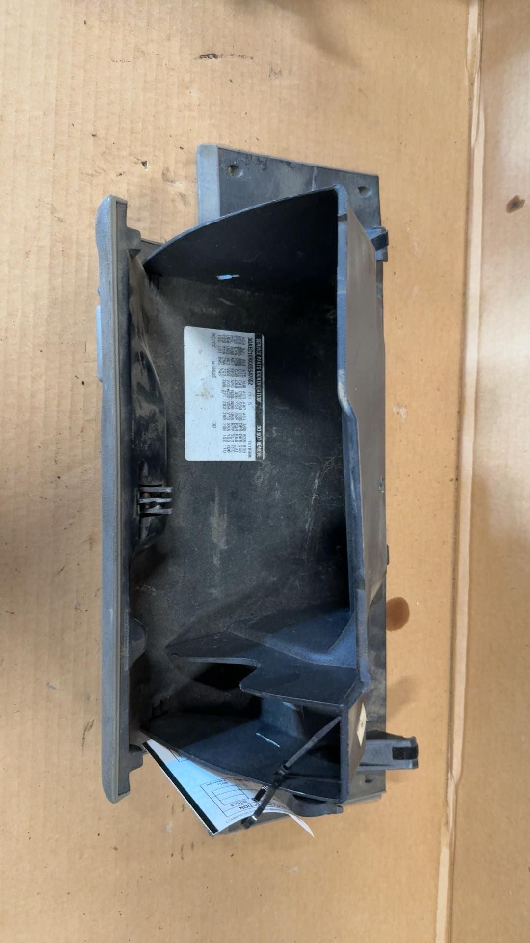 Glove Box from a 1999 Chevrolet Suburban 1500, photo 3