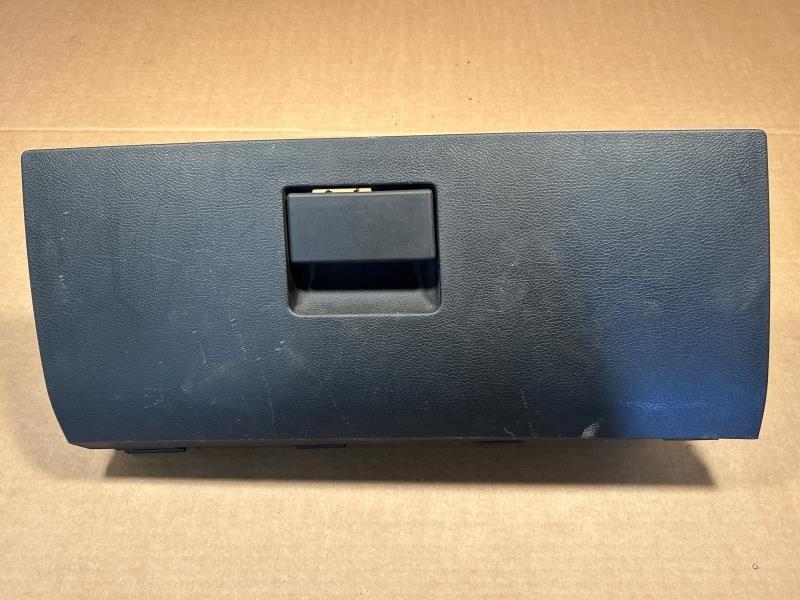 Glove Box from a 2017 Ram 1500, photo 1