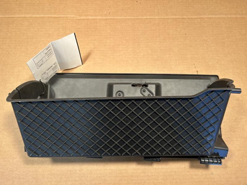 Glove Box from a 2017 Ram 1500, photo 2