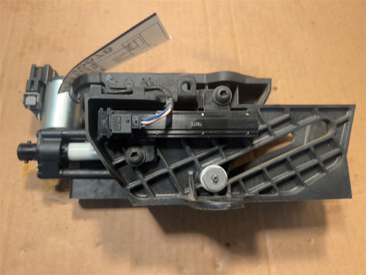 Accelerator Pedal from a 2018 GMC Sierra 1500, photo 2