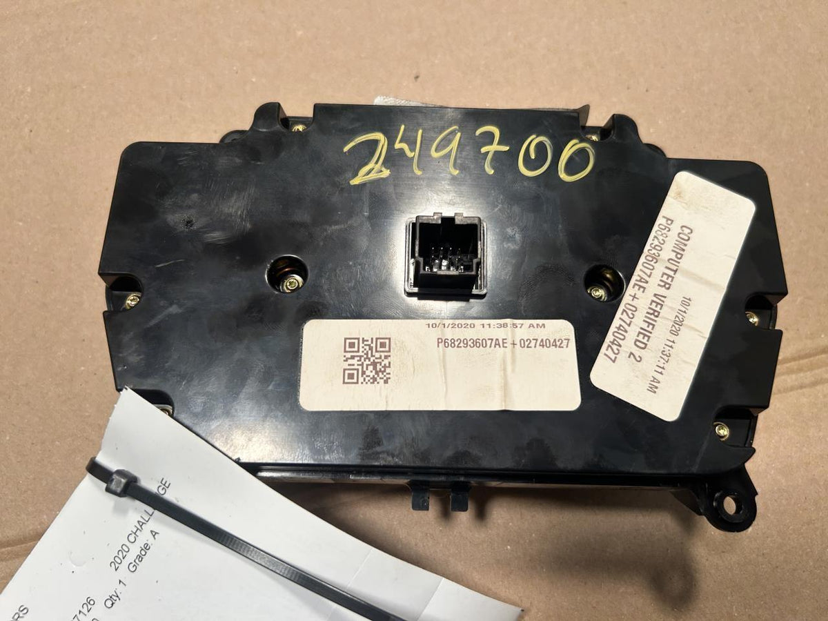 Climate Control Panel from a 2020 Dodge Challenger, photo 3