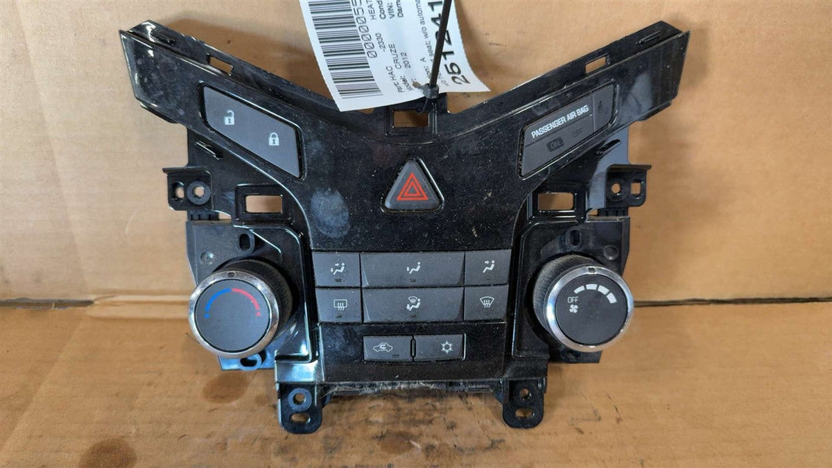 Climate Control Panel from a 2012 Chevrolet Cruze, photo 2