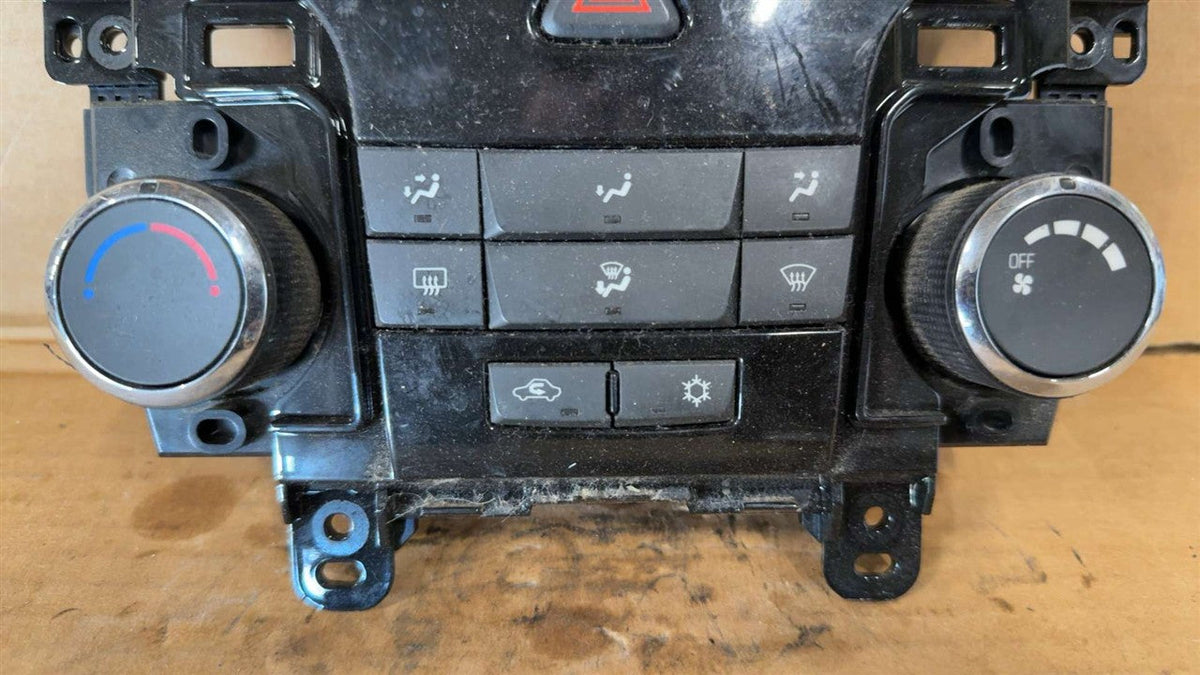 Climate Control Panel from a 2012 Chevrolet Cruze, photo 3