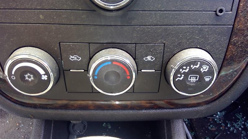 Climate Control Panel from a 2012 Chevrolet Impala, photo 1