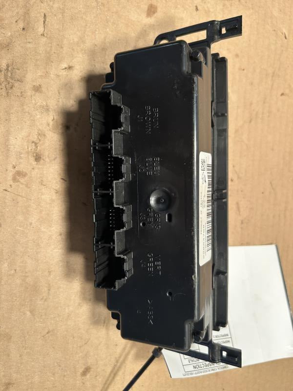 Climate Control Panel from a 2012 Chevrolet Impala, photo 3