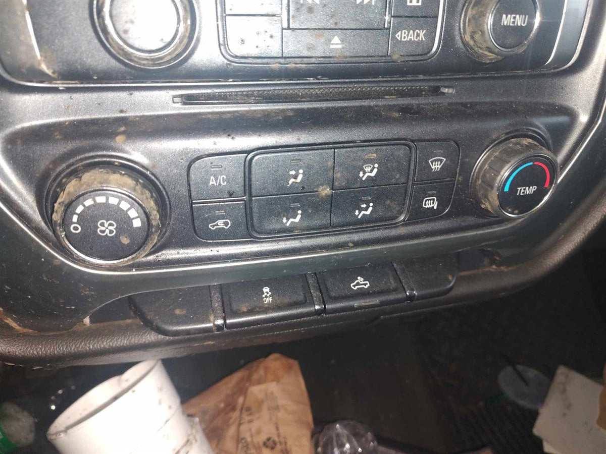 Climate Control Panel from a 2018 Chevrolet Silverado 1500, photo 1