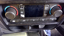 Climate Control Panel from a 2007 Chevrolet, photo 1