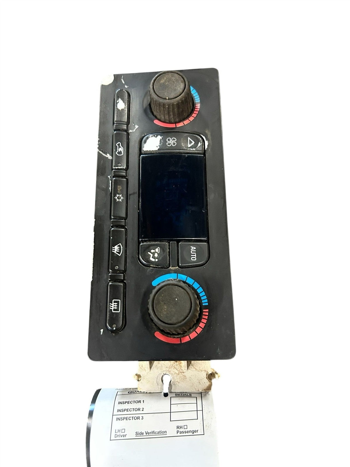 Climate Control Panel from a 2007 Chevrolet, photo 2