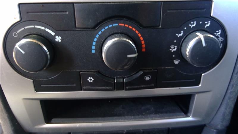 Climate Control Panel from a 2007 Dodge, photo 1
