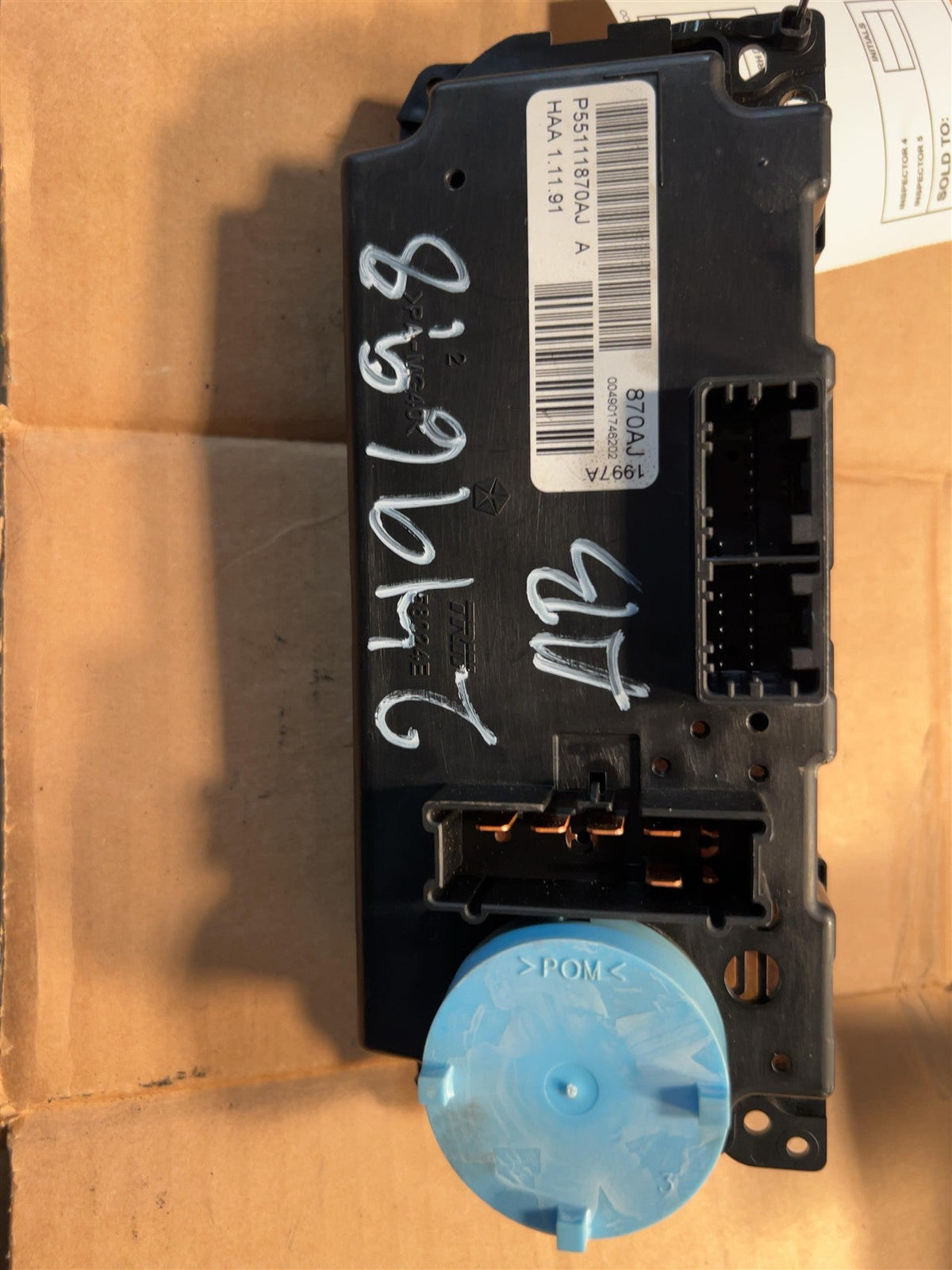 Climate Control Panel from a 2007 Dodge, photo 3