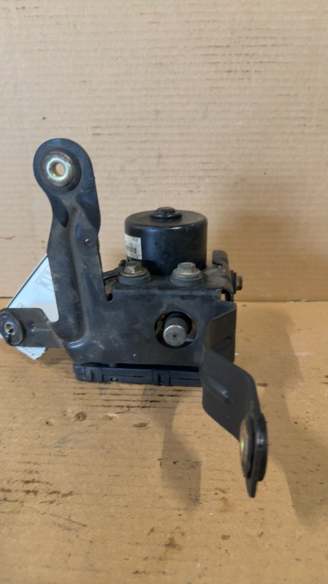 ABS Pump Module from a 2000 Jeep Grand Cherokee, photo 3