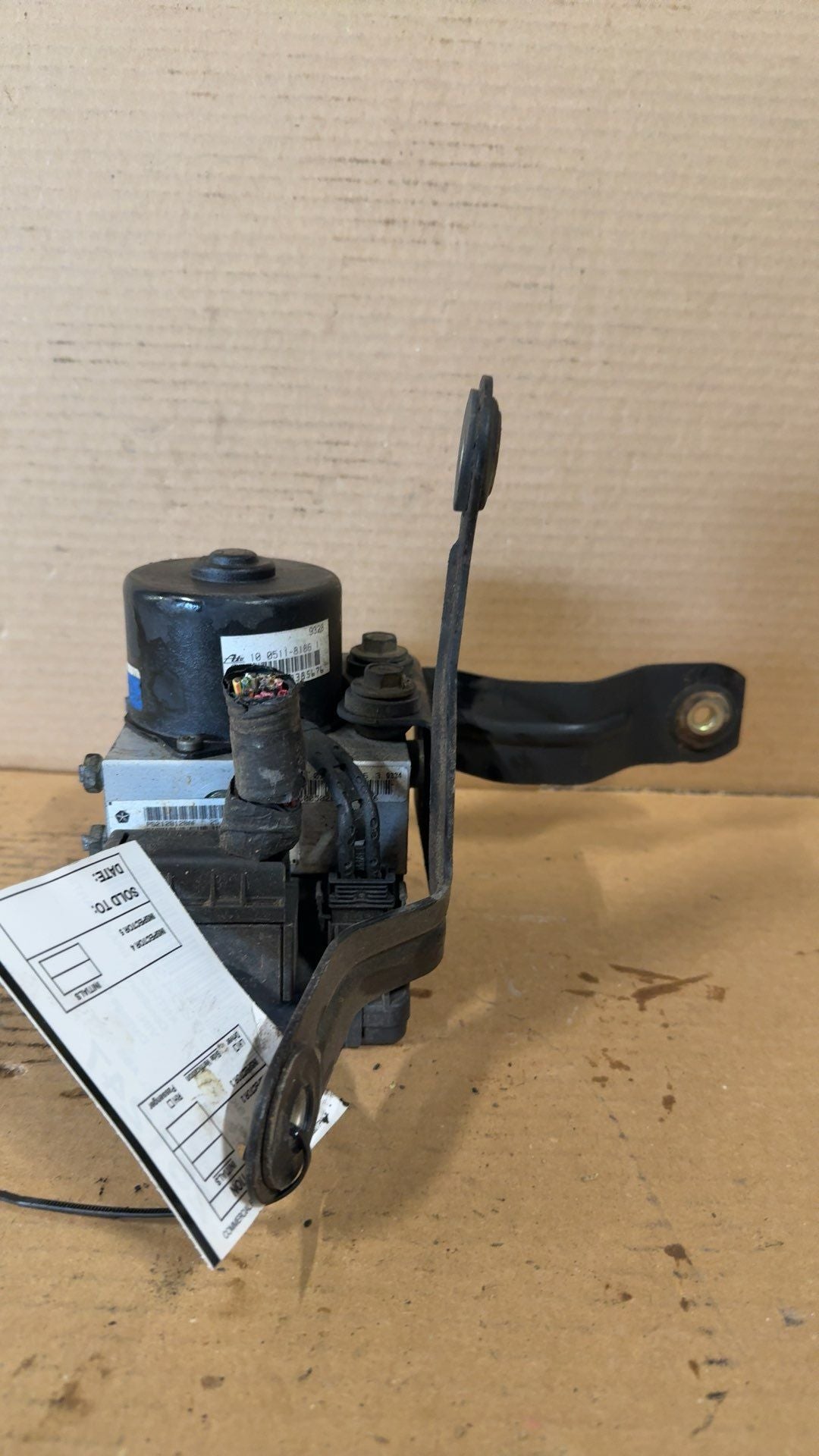 ABS Pump Module from a 2000 Jeep Grand Cherokee, photo 4